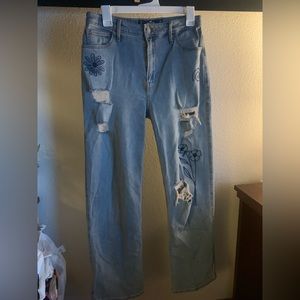 Light wash ripped and embroidered Hollister high-waisted dad jeans size 7 R